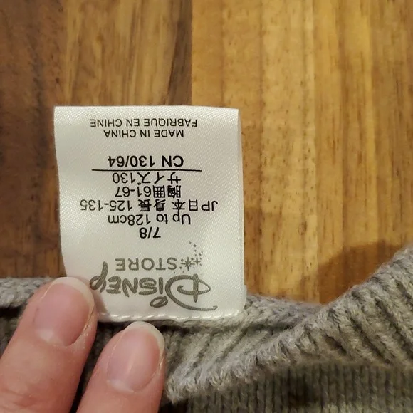 Disney store adorable Mickey Mouse crew sweater excellent 7/8 - Picture 7 of 8